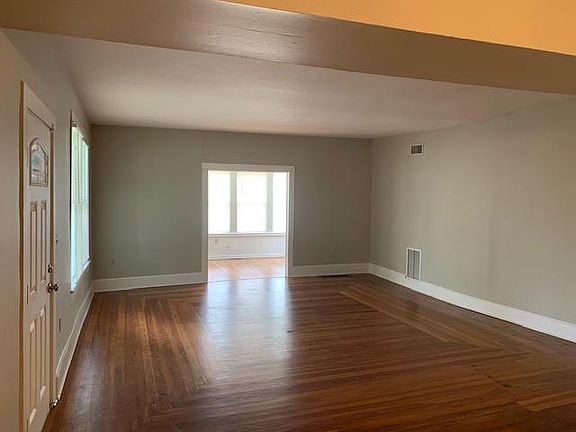 3rd image of 50 Carrera St #Downstairs