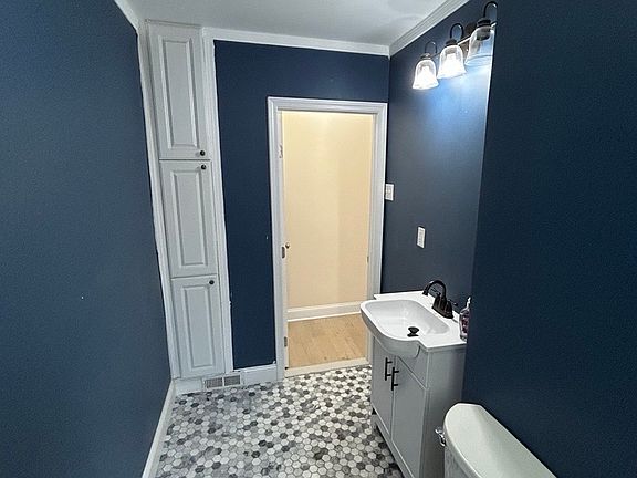 3rd image of 4101 Oleatha Ave