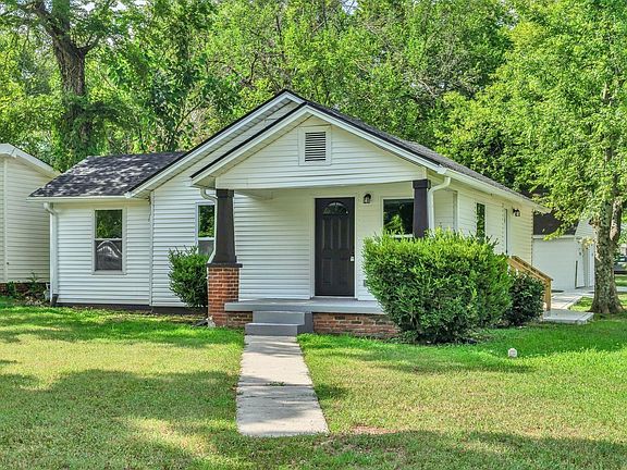 4th image of 302 Maple St
