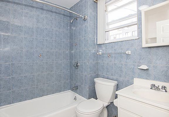 5th image of 23-59 32nd St #2