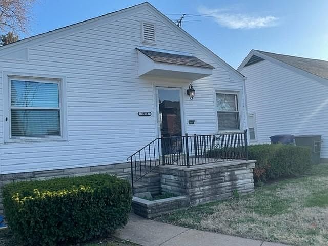 1st image of 5938 Victoria Ave
