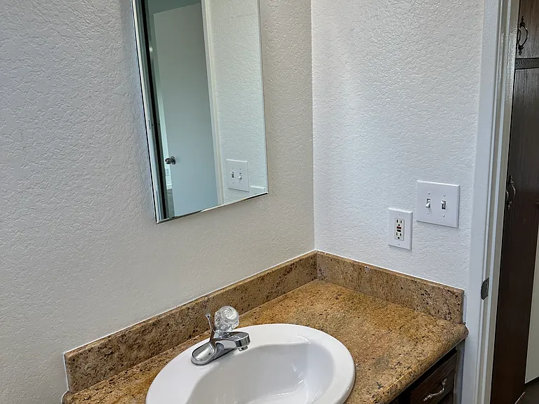 10933 Moorpark St #5 — Photo 4