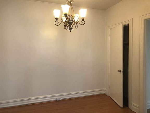 4th image of 858 E 222nd St #2