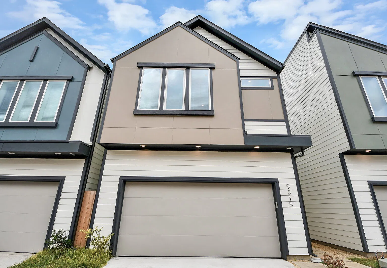 3 bed, 2.5 bath, 1514 sqft, $2,100 — Photo 1