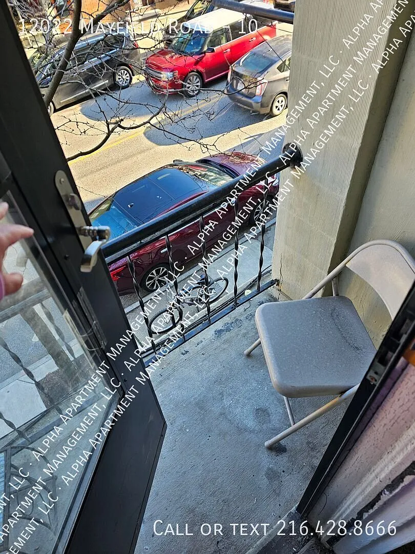 12022 Mayfield Rd — Photo 4