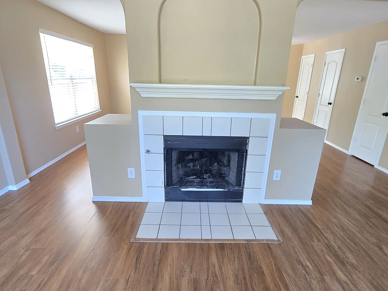 4 bed, 2.5 bath, 2350 sqft, $3,000 — Photo 4
