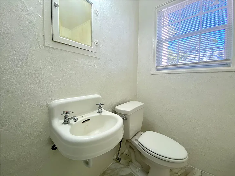 5009 Avenue G #A — Photo 6