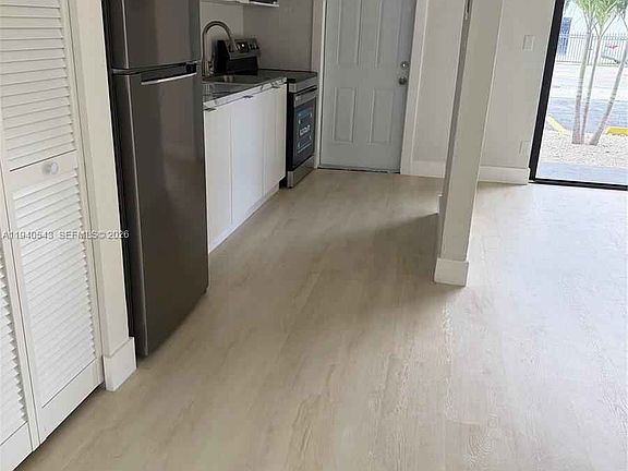 4th image of 600 NE 142nd St #10