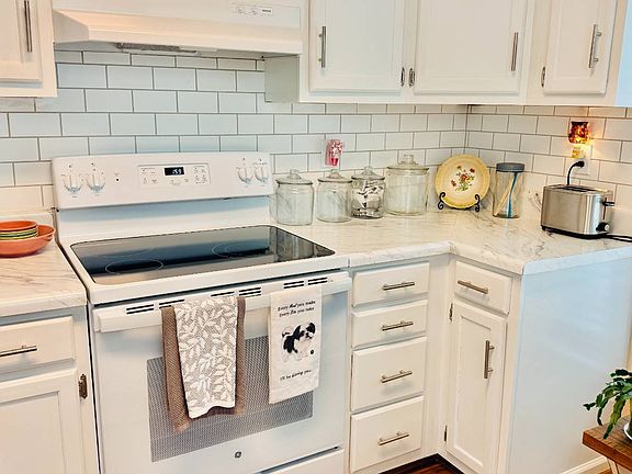 5th image of 396 Byrd St