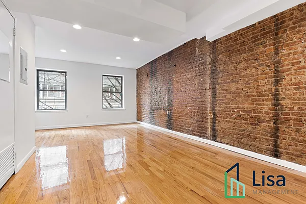 Rented by Lisa Management Inc | media 8