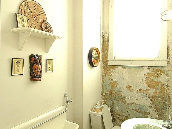 3rd image of 918 E 5th St APT 2