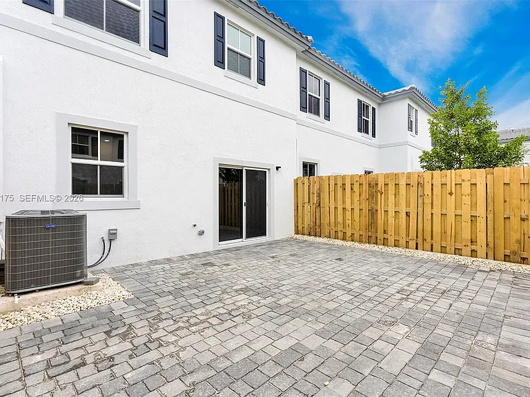 11925 NW 46th St — Photo 37