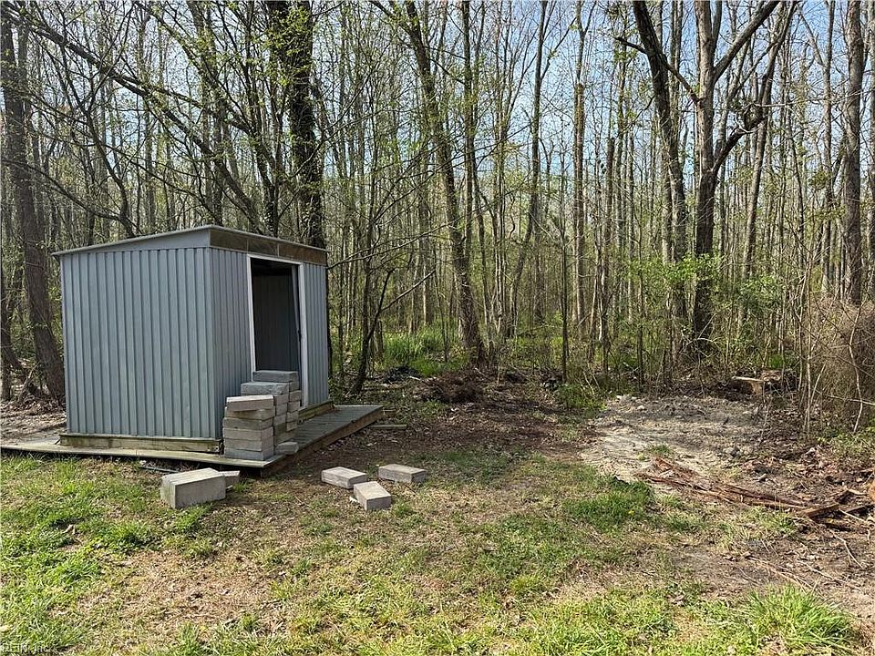 2nd image of 4025 W Neck Rd #B