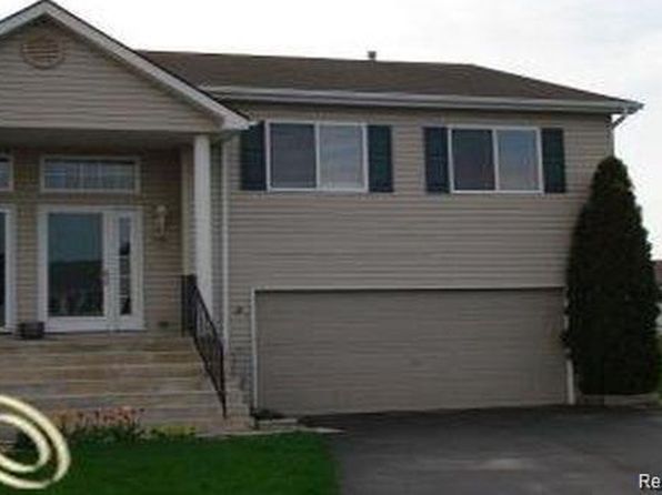 1136 Lakeview Cir