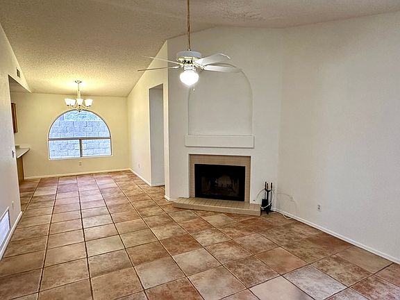 3rd image of 2914 E Woodland Dr