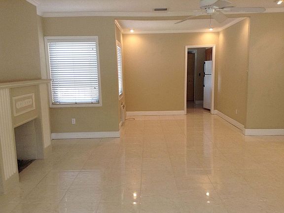 Living room (unfurnished)