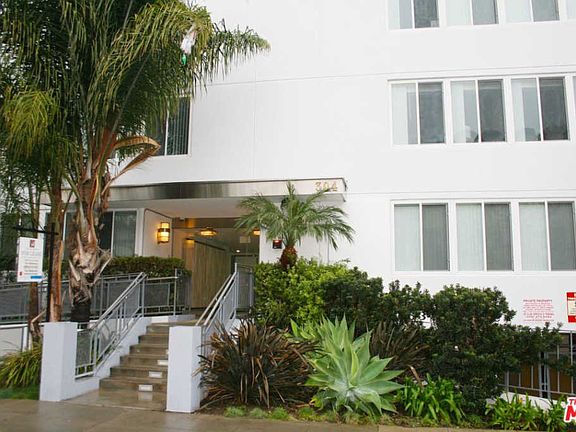 2nd image of 304 S Elm Dr Penthouse 1