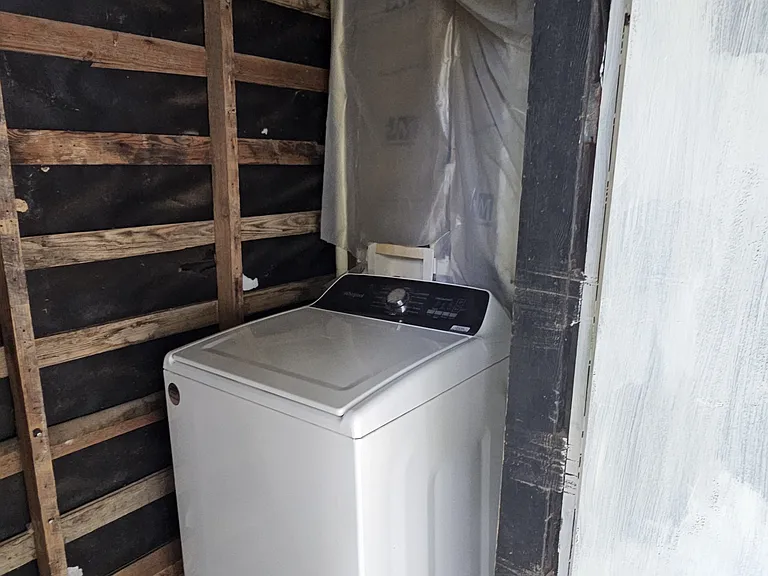 Exterior carport laundry area with washer/dryer