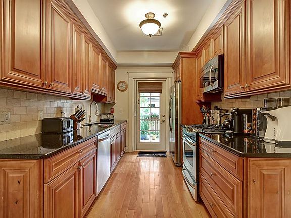 5th image of 110 Willow Ave Ste 1