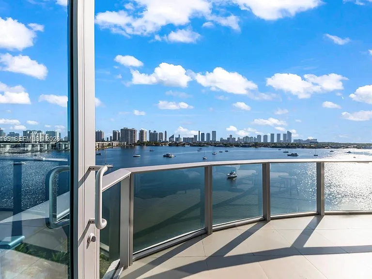 17301 Biscayne Blvd #811 — Photo 11
