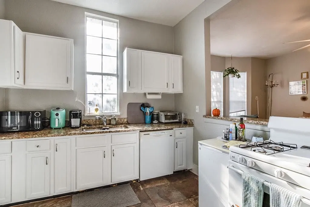 3 bed, 2.5 bath, 1200 sqft, $3,400 — Photo 4