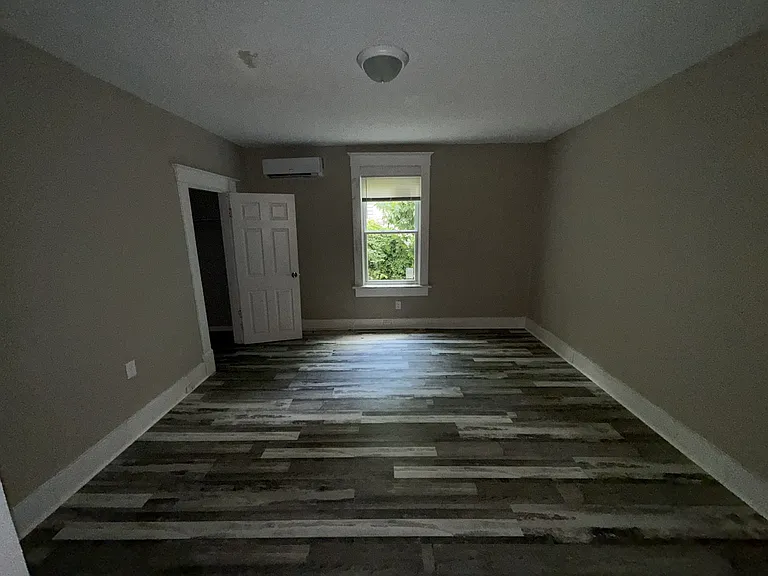 1057 College St — Photo 8