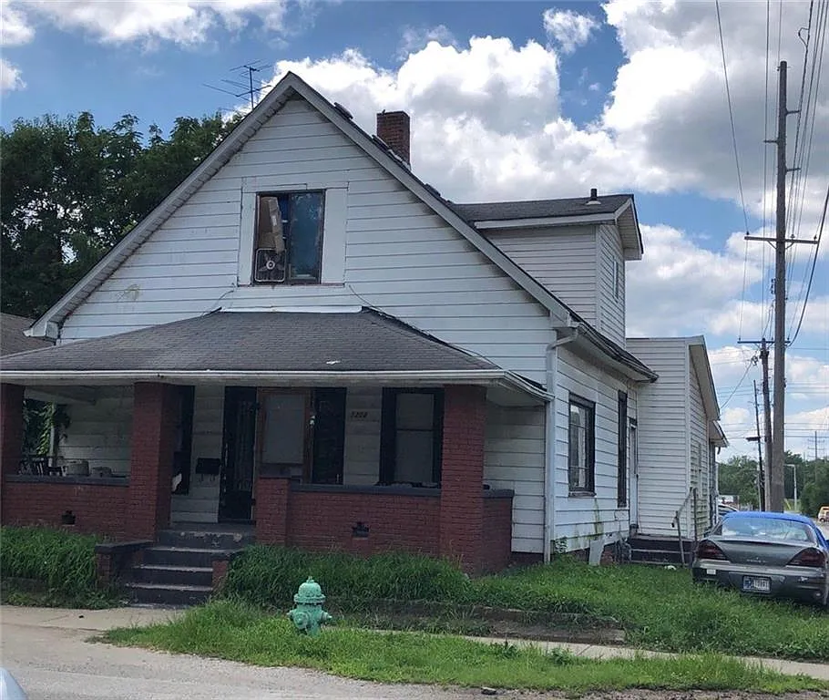 1302 N Pershing Ave photo 1