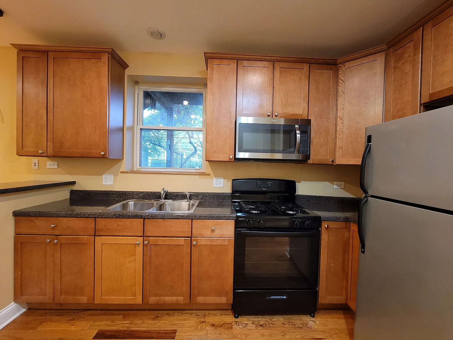 718 S. Aberdeen St — Photo 2