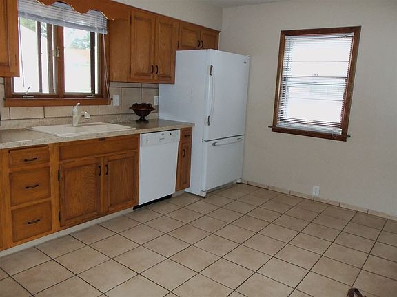 5th image of 1823 Crestwood Ave