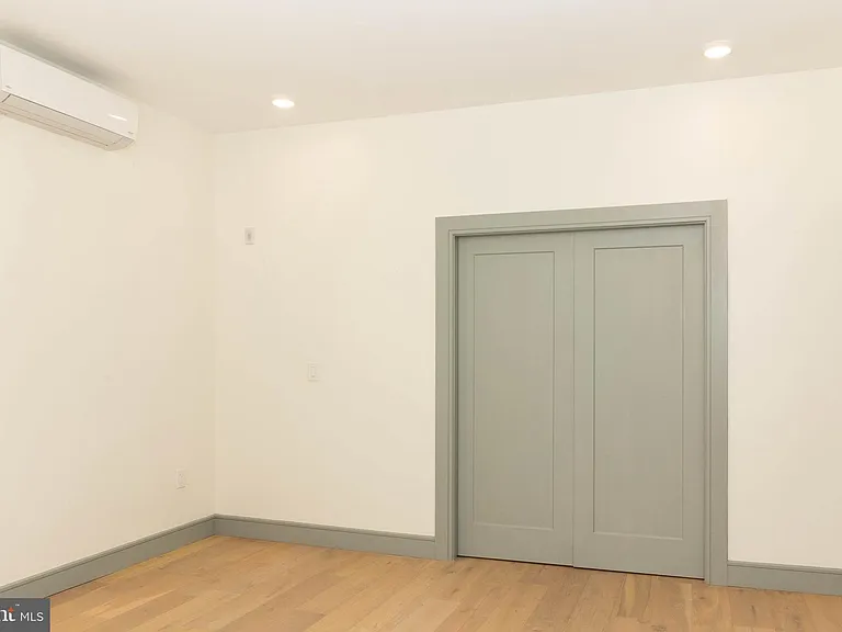 327 S 16th St #2R — Photo 9