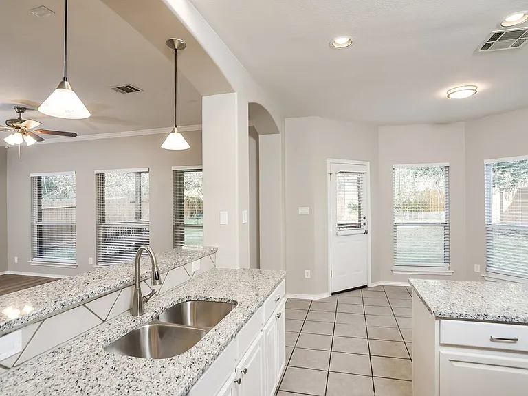9202 Hilltop Crossing Dr — Photo 9
