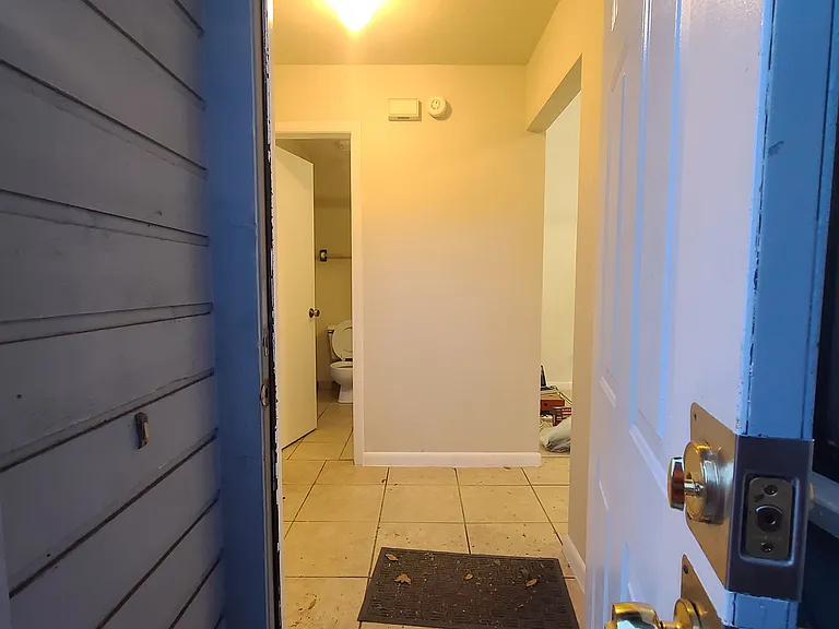 2842 SW 38th Pl — Photo 5