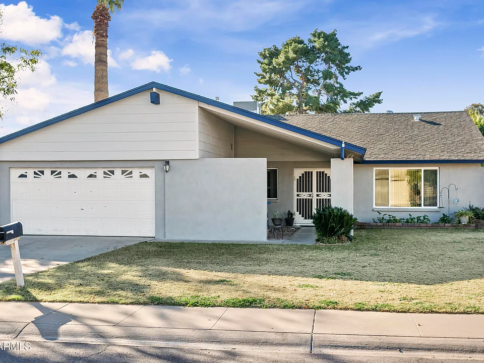 2707 E Louise Dr