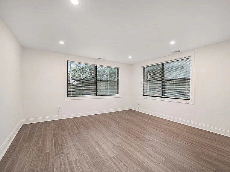 4042 Harrison St — Photo 5