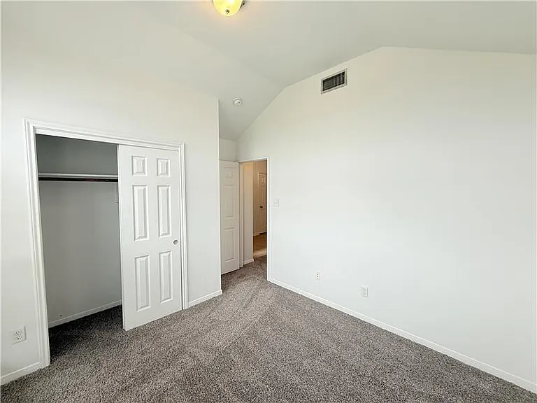 531 Parkfield Ln — Photo 27