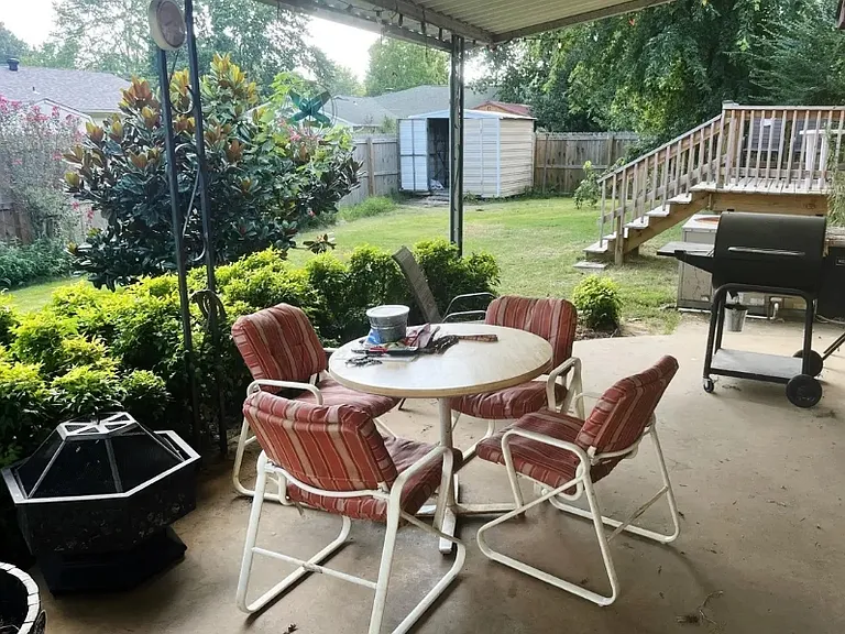1026 Tanglewood Dr — Photo 3