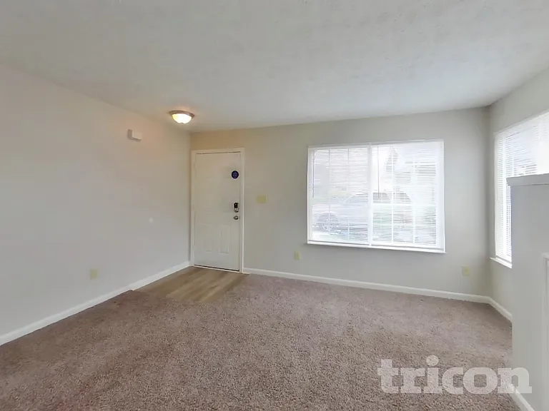 569 Stobus Dr — Photo 4