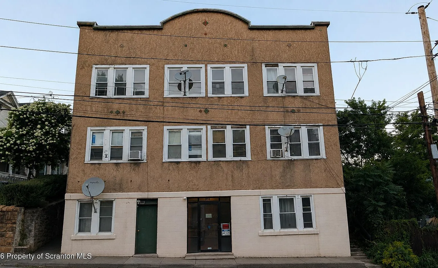 2 bed, 1.0 bath, 960 sqft, $1,200 — Photo 1