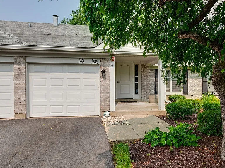 1254 Streamwood Ln #1254 — Photo 2