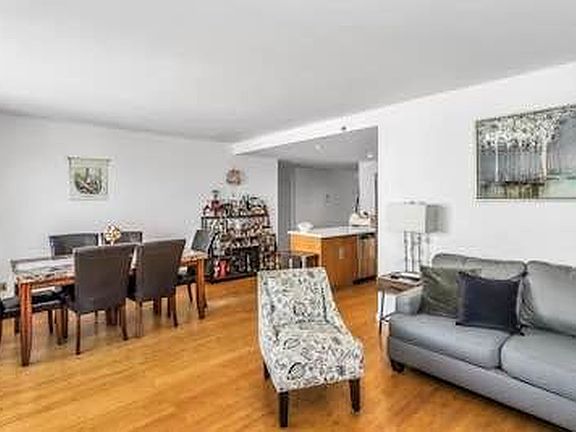 5th image of 112-02 Northern Blvd #6G