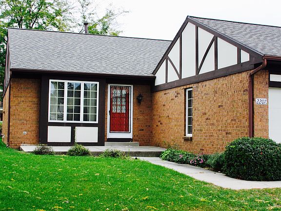 2nd image of 2207 Radcliff Cir SE #93