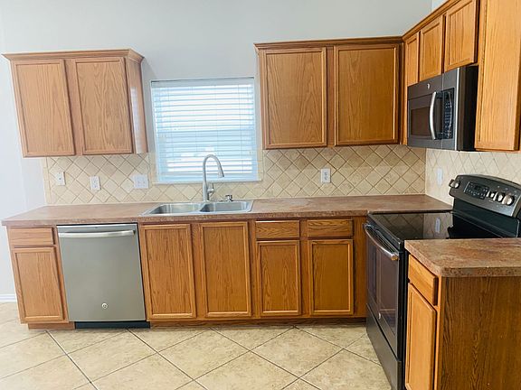 4th image of 9817 Birch Dr