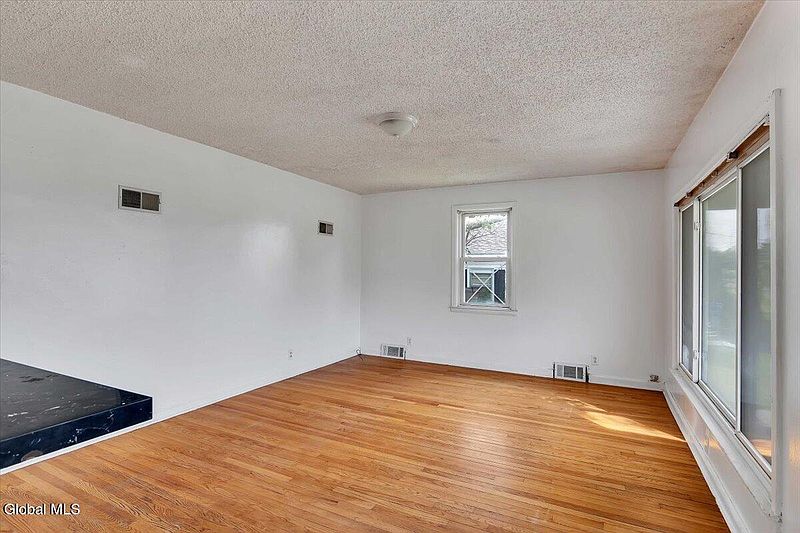 4th image of 213 Shaker Road