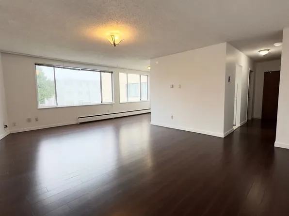 1350 Madison Ave #201, Burnaby, BC V5C 4Y7