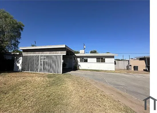 3 bed, 936 sqft, $1,900 — Photo 2