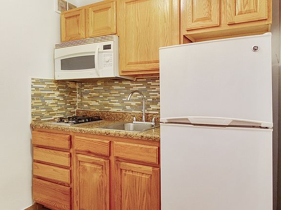 3rd image of 36-25 Parsons Blvd #4HH