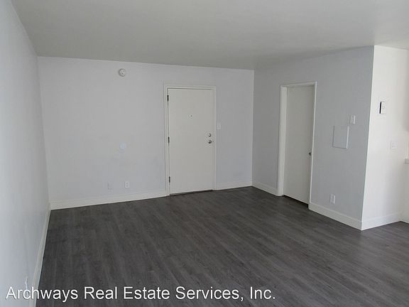 5th image of 6823 Variel Ave APT 12A