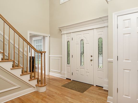 4th image of 881 King St