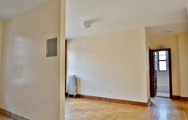 Rented by CITY SKYLINE REALTY INC | media 9