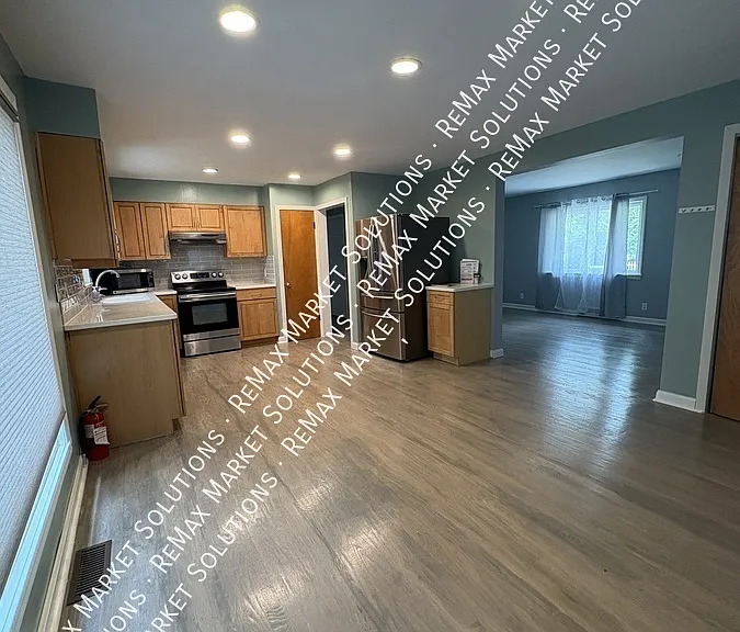 722 Avondale St — Photo 2
